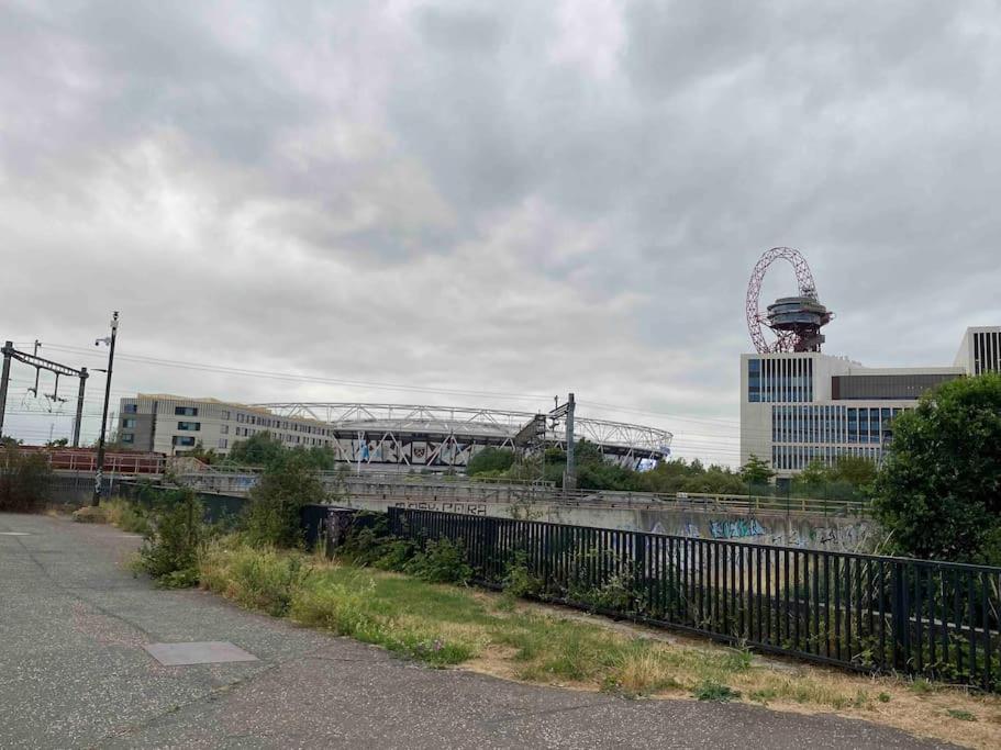 شقة Canal-Flat Near Stratford International Station لندن المظهر الخارجي الصورة